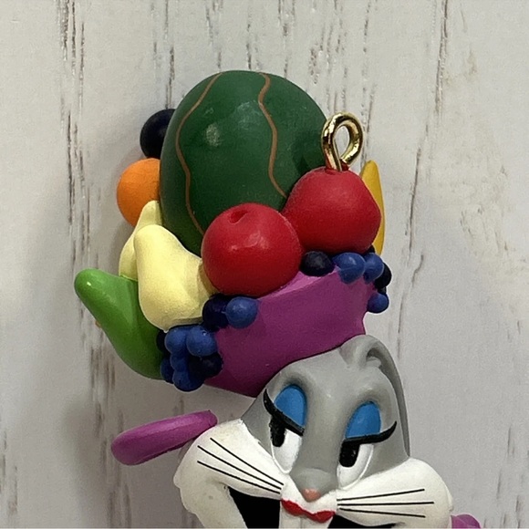 1997 Hallmark Keepsake Ornament Bugs Bunny Fruit Hat Looney Tunes Cartoon Vtg - Picture 6 of 13